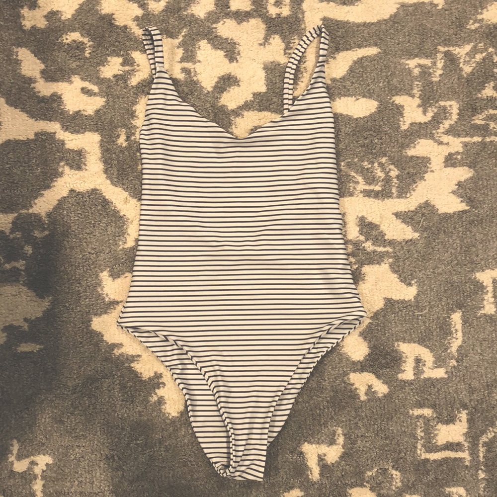Lokahi Tahiti One Piece